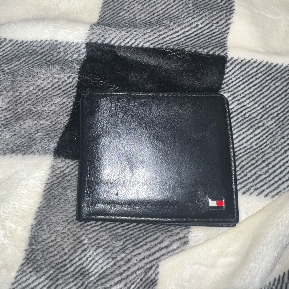 Tommy Hilfiger men’s wallet